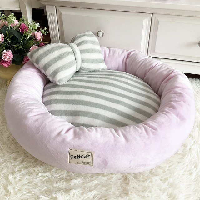 Bequemes Hundebett / Katzenbett mit schönen weichen Kissen